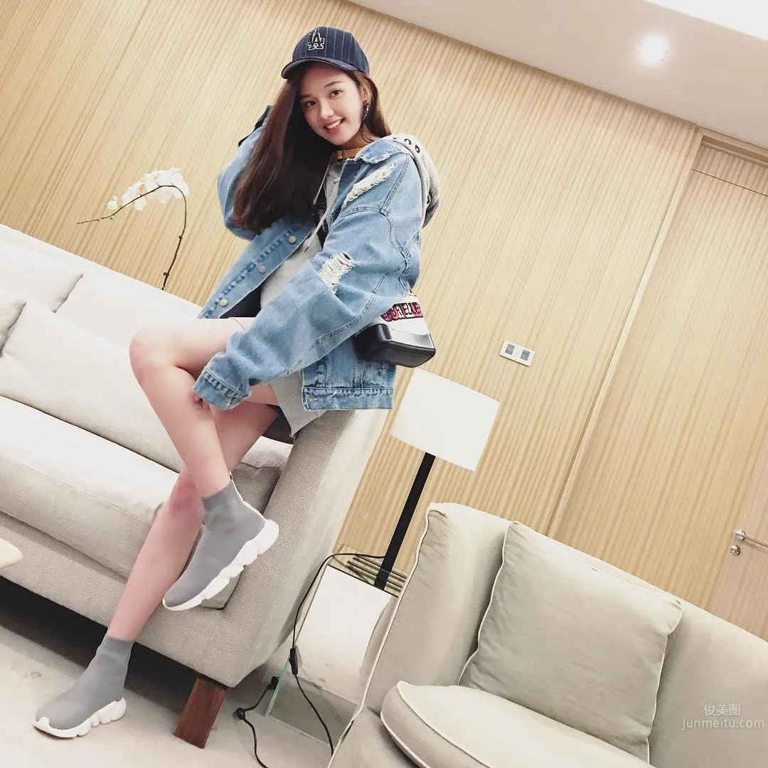 Fashionable Elegant Beauty ZY Danuan Warm Private Shoot Photos photo 34