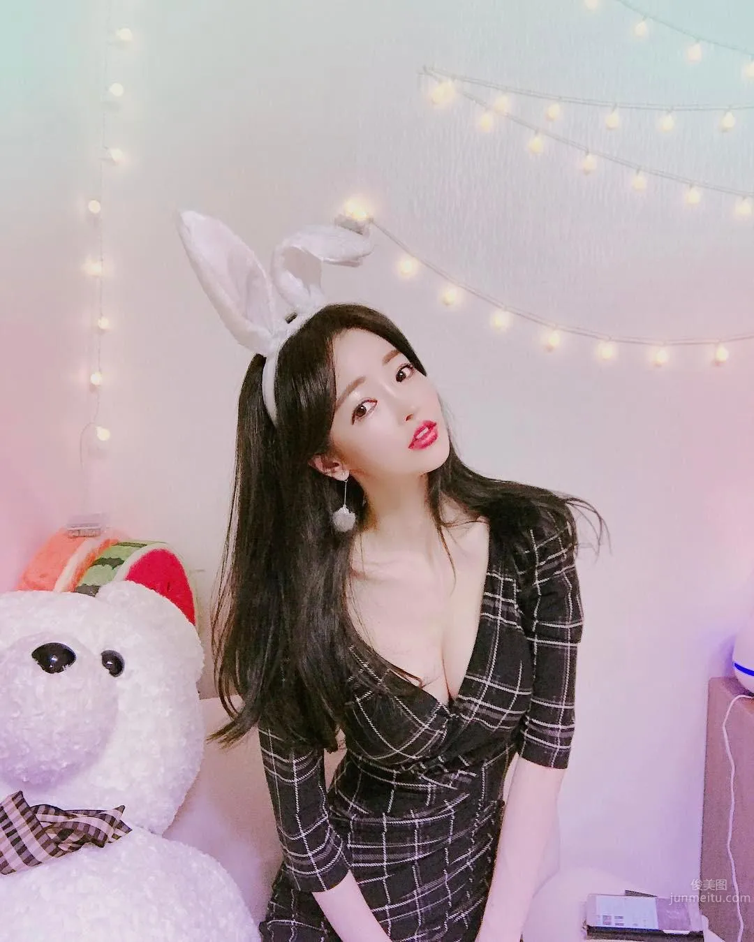 精灵系少女误闯丛林长裙飘扬，不忘对镜头放送爱心舞_7