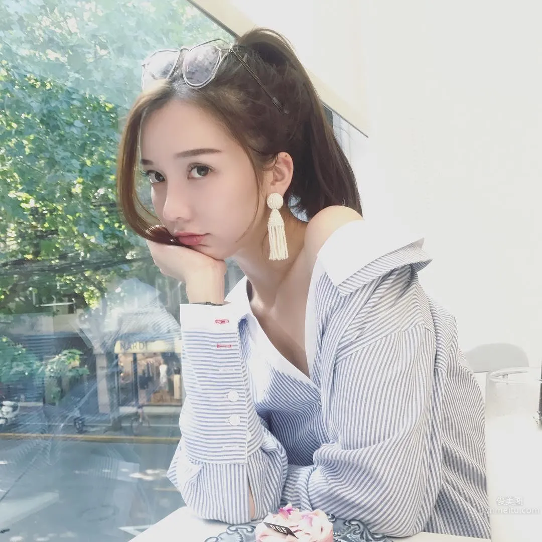 Fashionable Elegant Beauty ZY Danuan Warm Private Shoot Photos photo 36