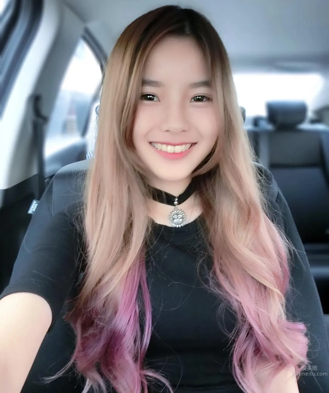 Malaysia's Sweetest Youtuber, Super Smile Instantly Kills Otaku photo 3