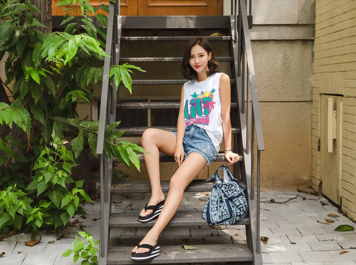 Korean Model Yeonjieun maybeach Casual Wear photo 13