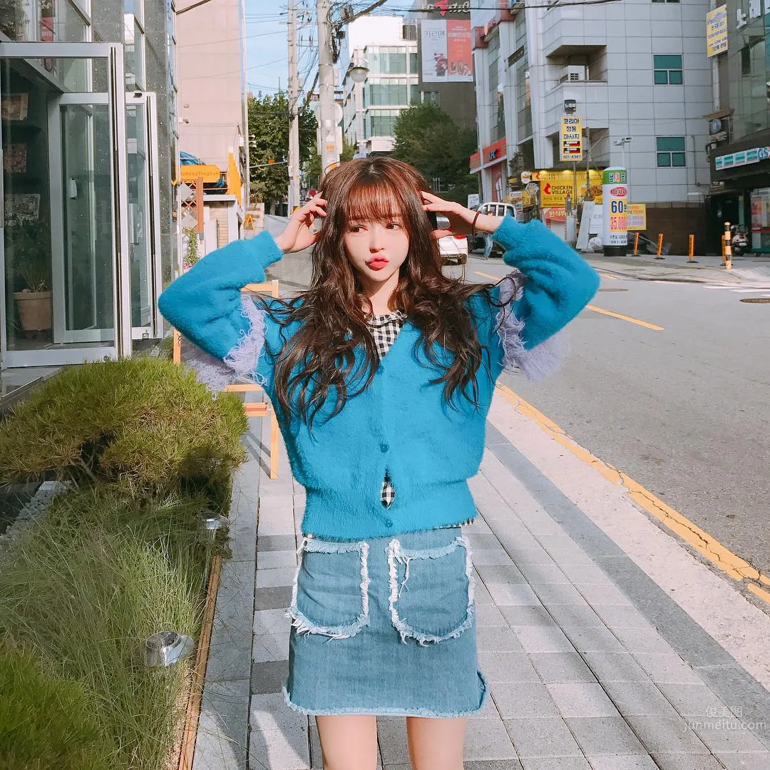 Fairy-like Girl Accidentally Ventures into the Jungle, Long Skirt Fluttering, Does Not Forget to Send a Heart Dance to the Camera photo 39