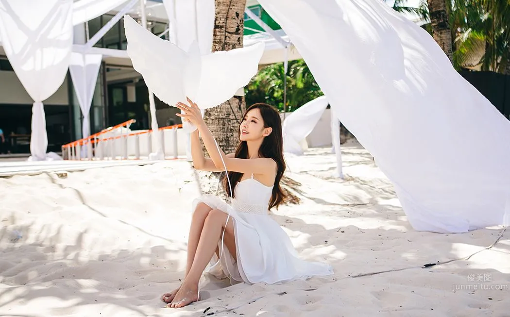 Son Yoon Joo, 2016 Beach Photo Series photo 13