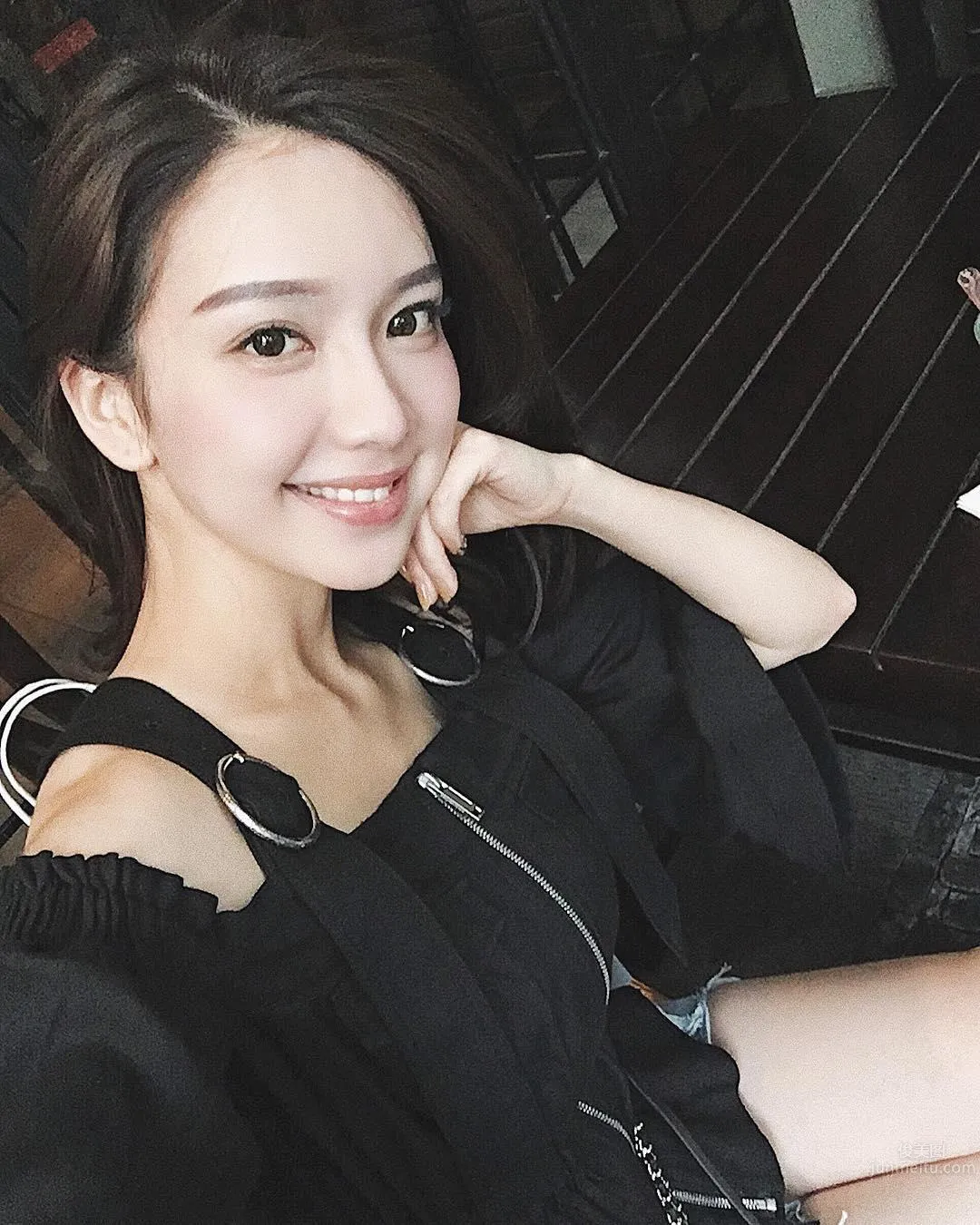 Fashionable Elegant Beauty ZY Danuan Warm Private Shoot Photos photo 23
