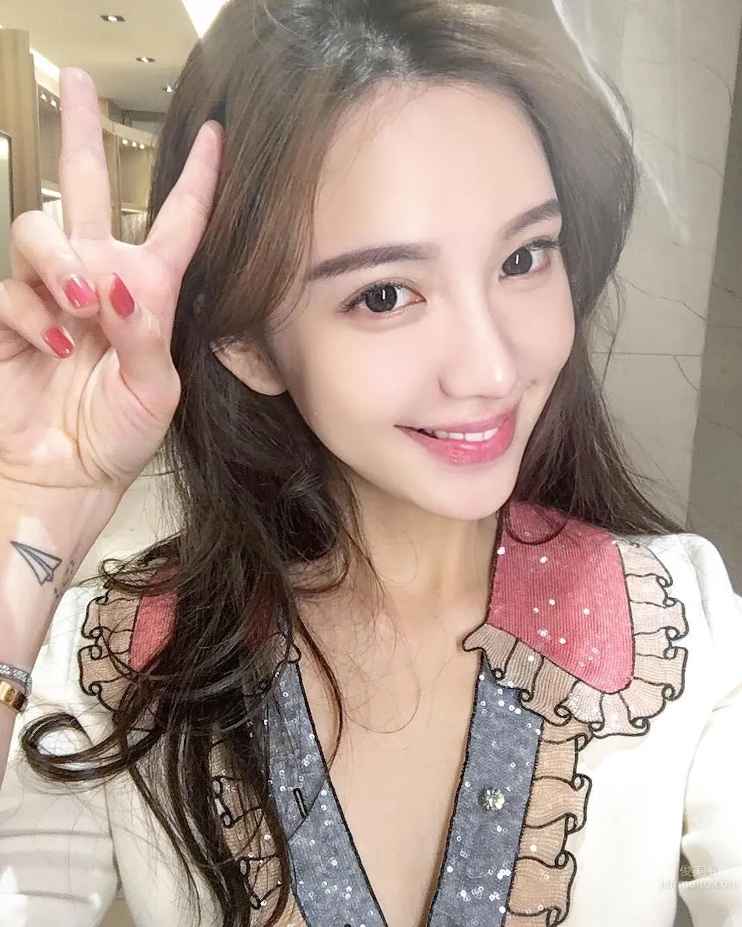 Fashionable Elegant Beauty ZY Danuan Warm Private Shoot Photos photo 5
