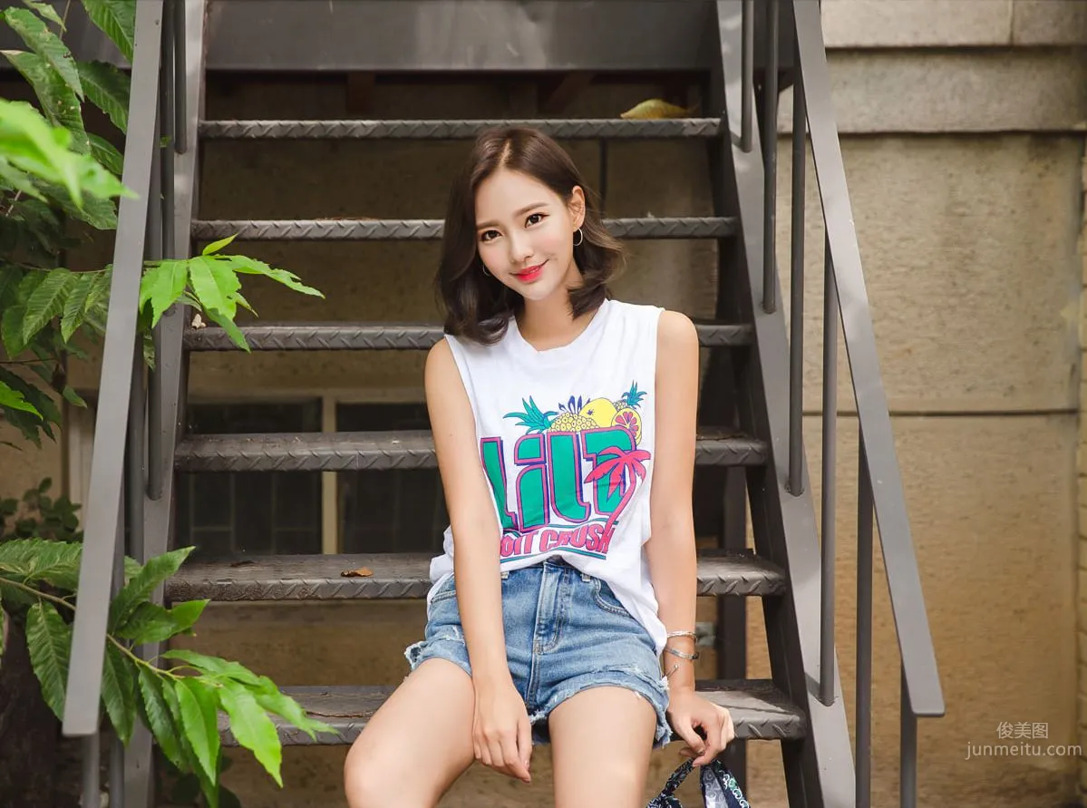 Korean Model Yeonjieun maybeach Casual Wear photo 15