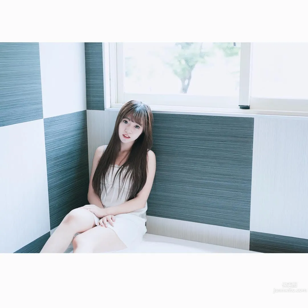 The Little Pony in Finance Is Too Eye-Catching, Fair Skin and Beautiful Looks and Strong Career Ambition photo 4