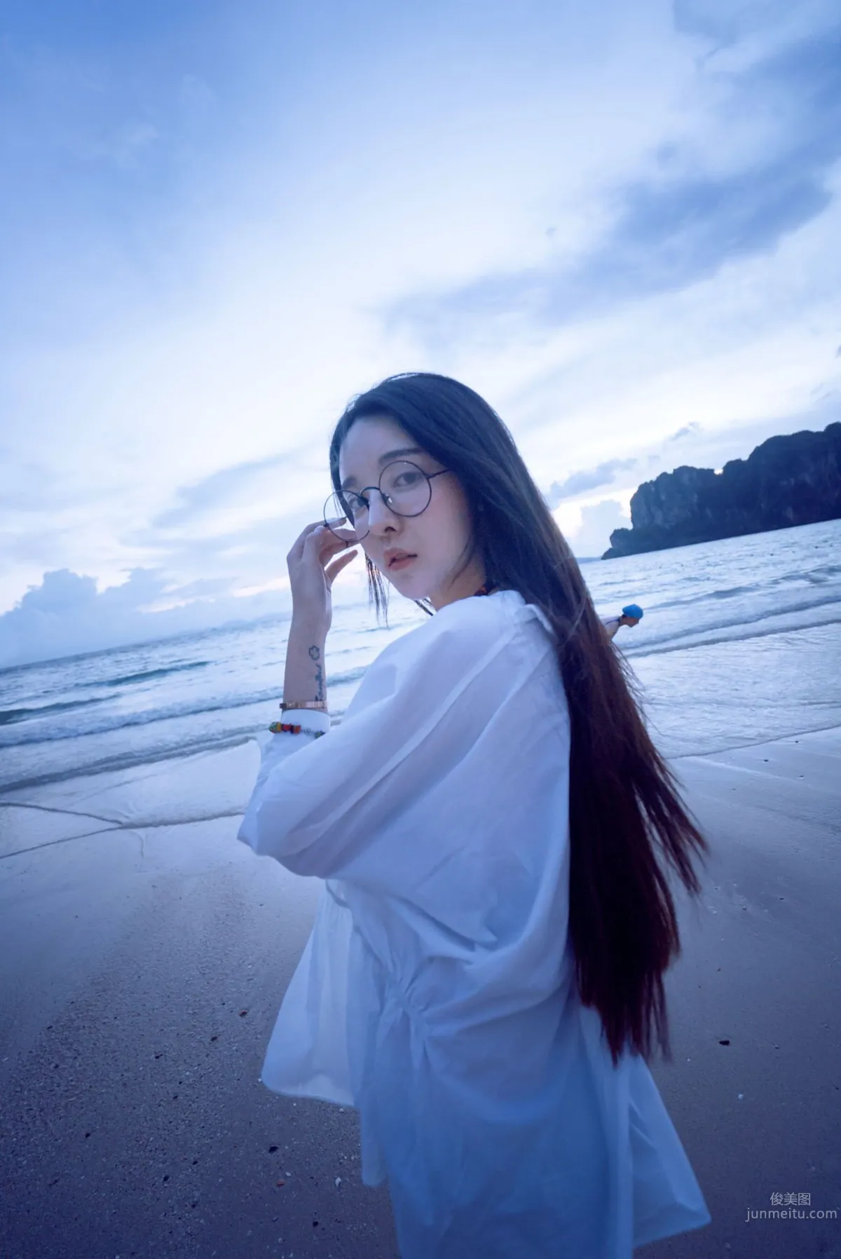 徐妍馨與陳大榕 印尼巴沙旅拍寫真 16