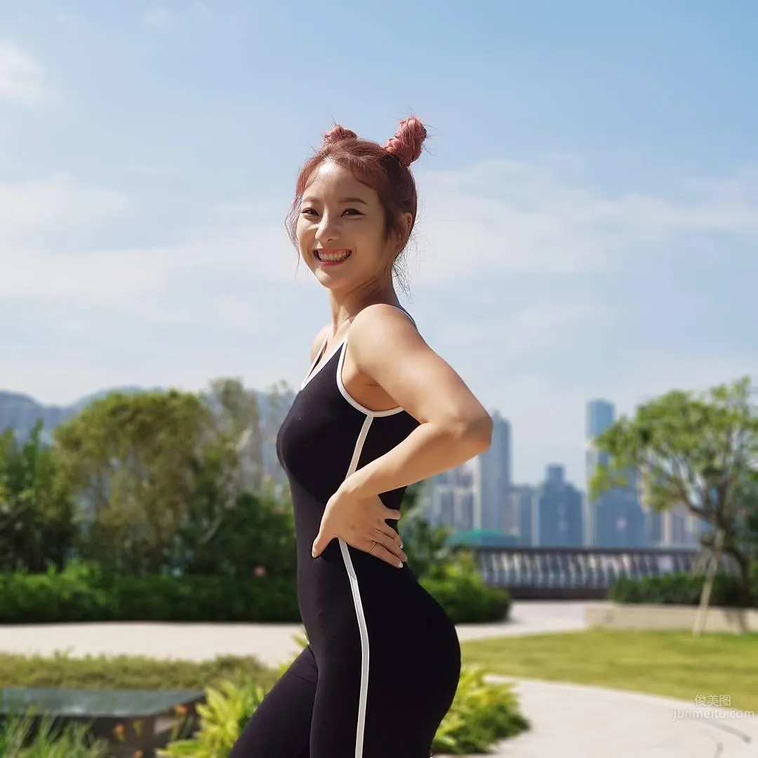 South Korea's Hottest Pilates Instructor, Hip Lifting Exercise Pose Too Outrageous photo 34