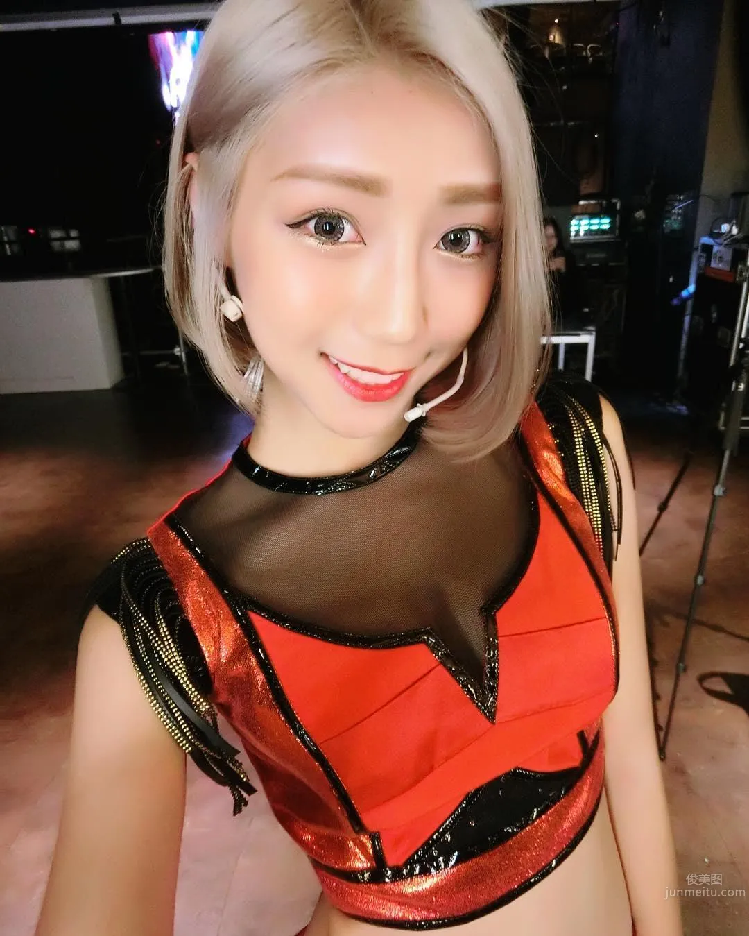 一字马女神！体操选手涂卉妮展现优雅身段_1