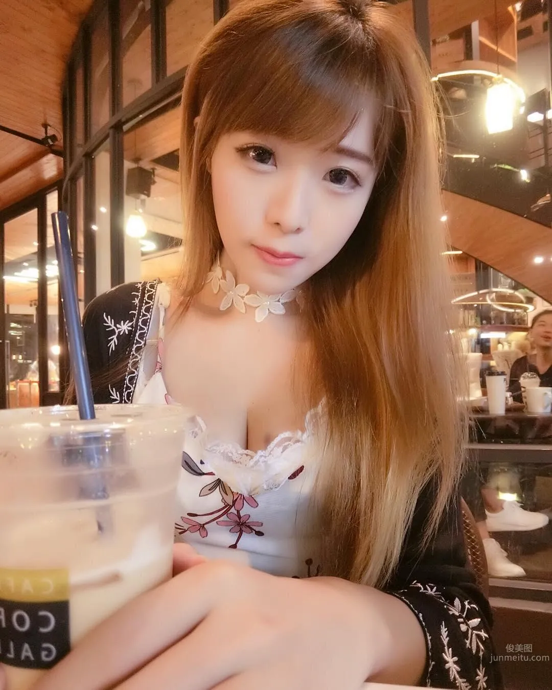 Zhang Xiaorou, Super Hot Online Shop Owner photo 29
