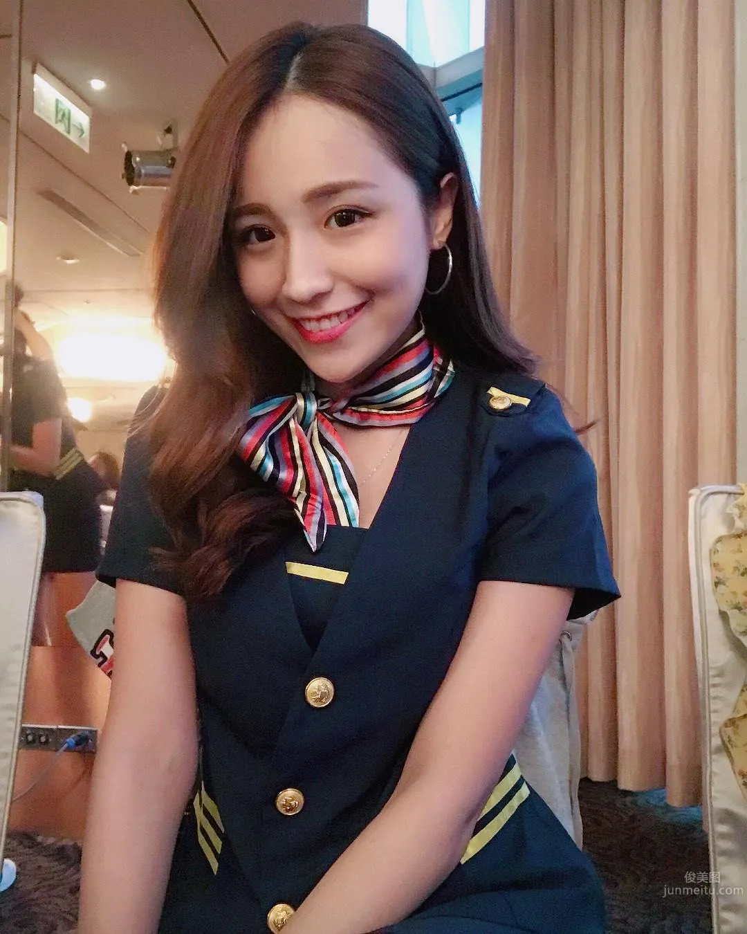 高雄正妹Hebbe Cheng 扮笑容最甜美的空姐_34