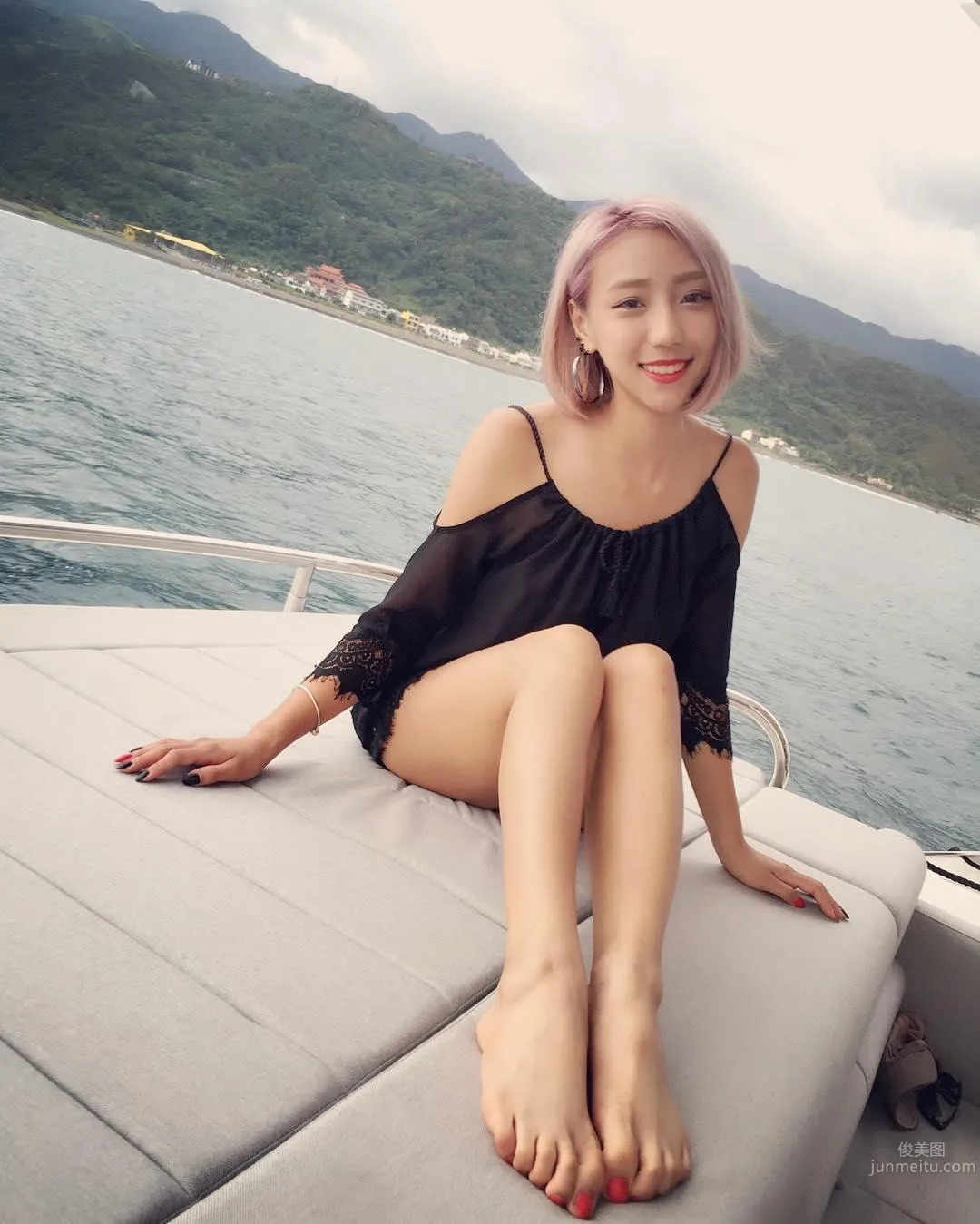 Split Goddess! Gymnast Tu Huini Shows Off Elegant Posture photo 7