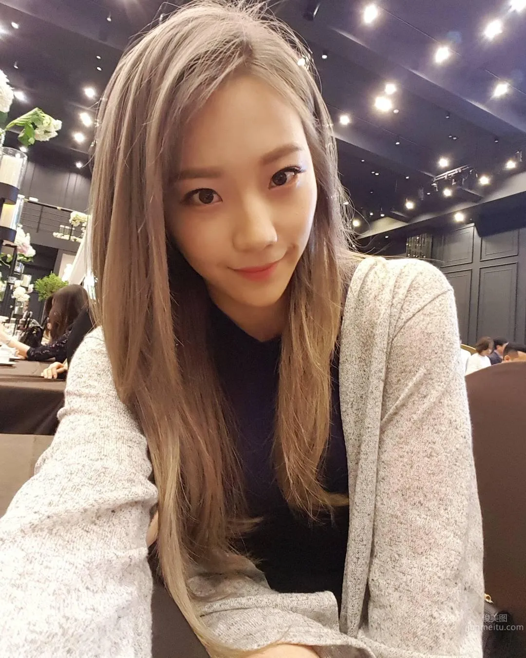 South Korea's Hottest Pilates Instructor, Hip Lifting Exercise Pose Too Outrageous photo 9