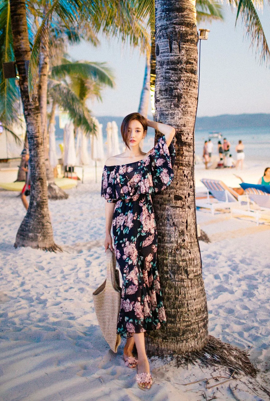 Son Yoon Joo, 2016 Beach Photo Series photo 54
