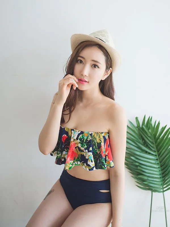 Lee Yeon Jeong - 2017 MayBeach Bikini Series One photo 5
