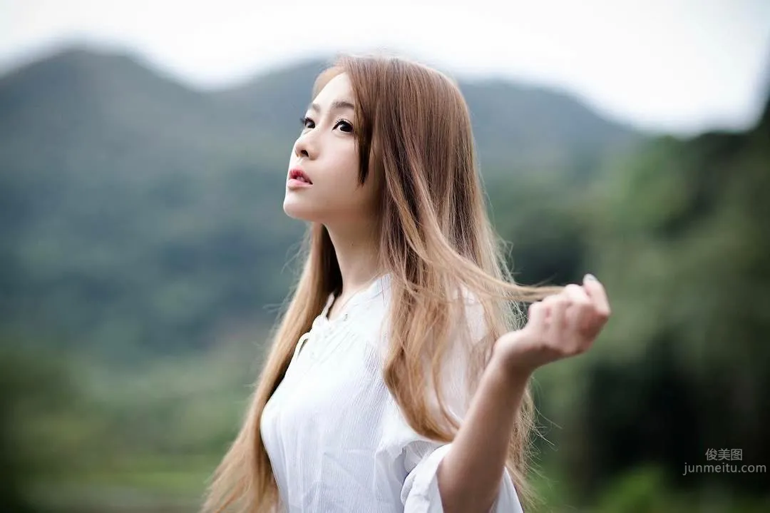 Electric Eyes Beauty Wang Huahua Outdoor Shoot Works Daring photo 3