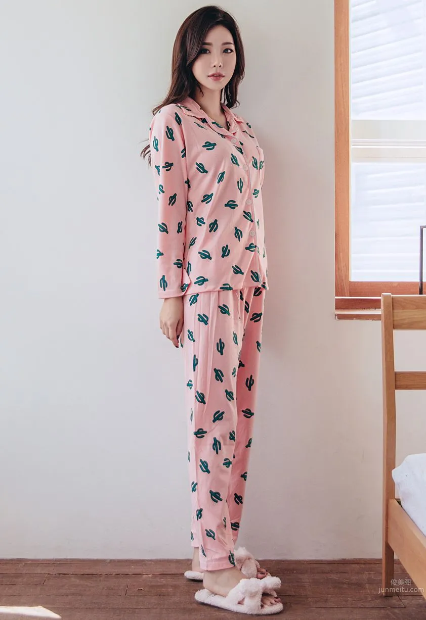Korean Model Park Da Hyun Lologirl Pajama Series Three photo 110