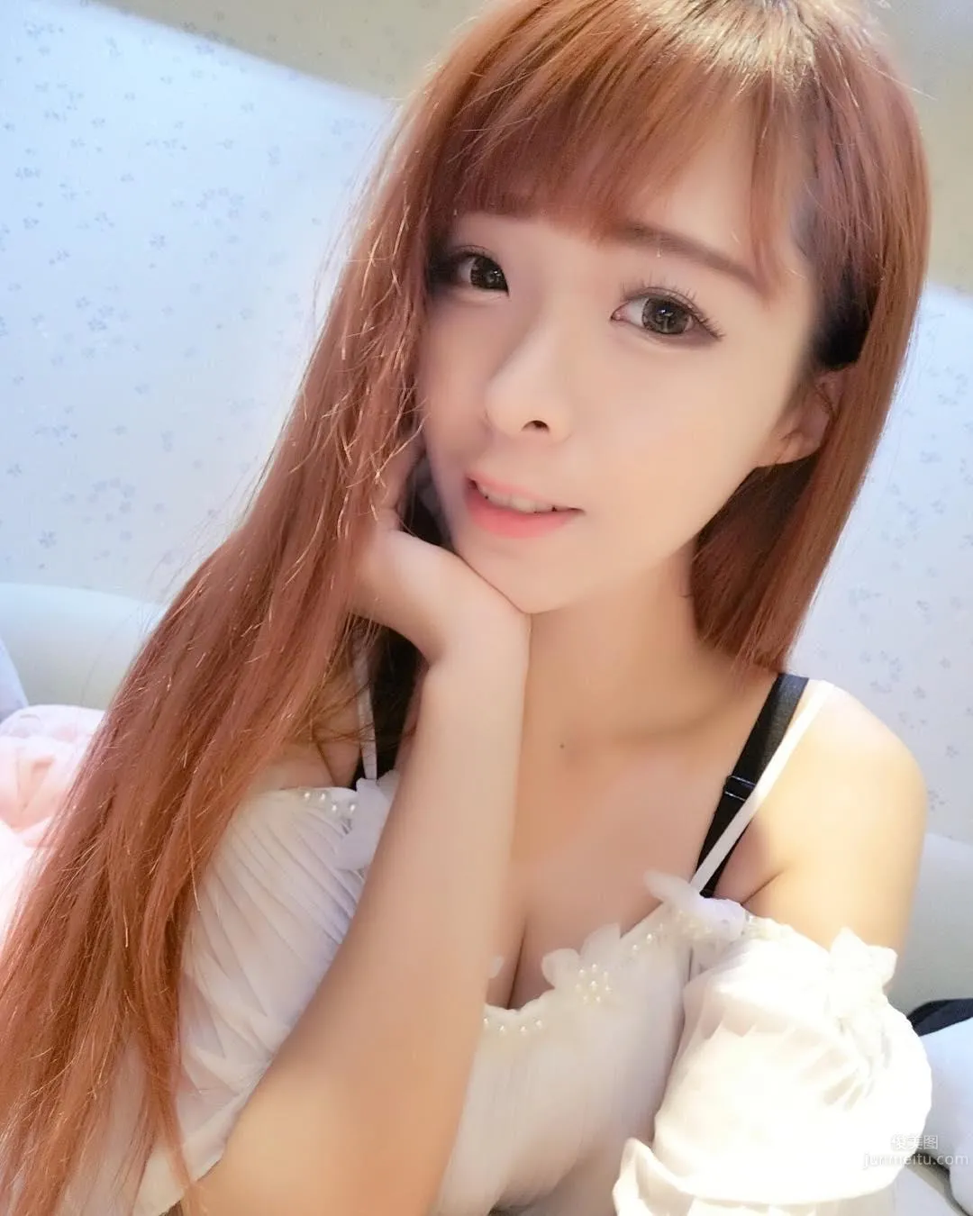 Zhang Xiaorou, Super Hot Online Shop Owner photo 12