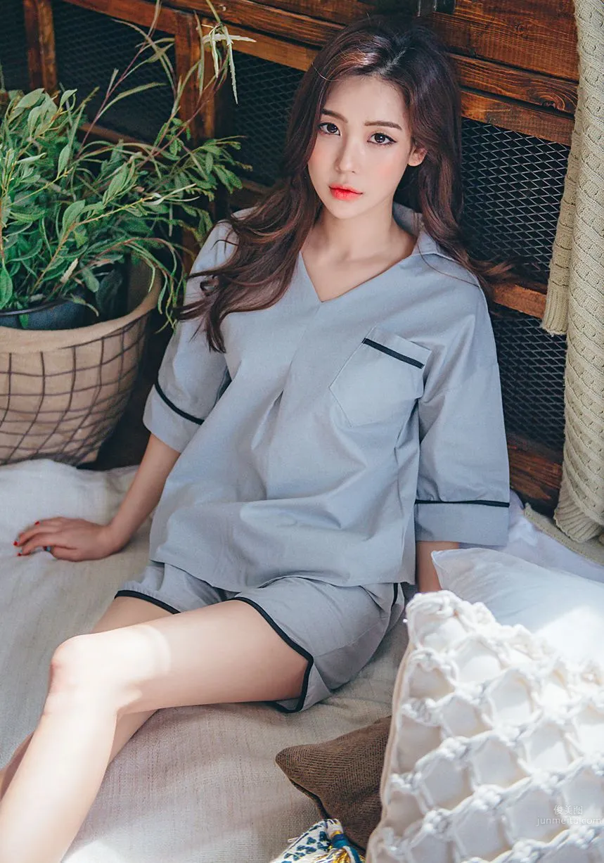 Korean Model Park Da Hyun Lologirl Pajama Series Three photo 1