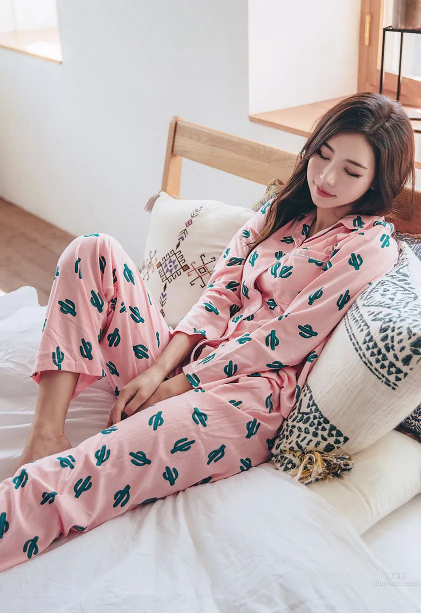 Korean Model Park Da Hyun Lologirl Pajama Series Three photo 108