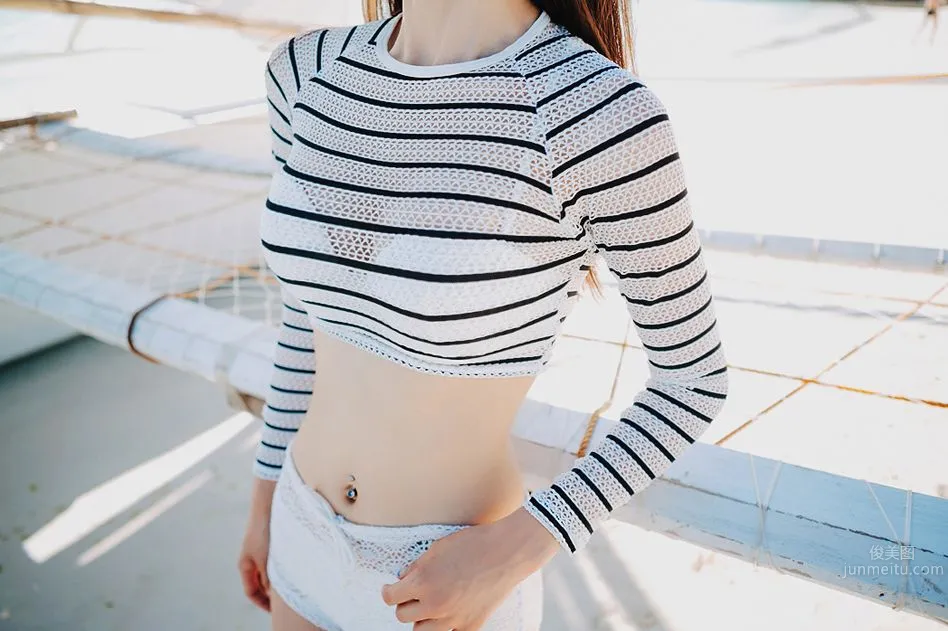 Son Yoon Joo, 2016 Beach Photo Series photo 45