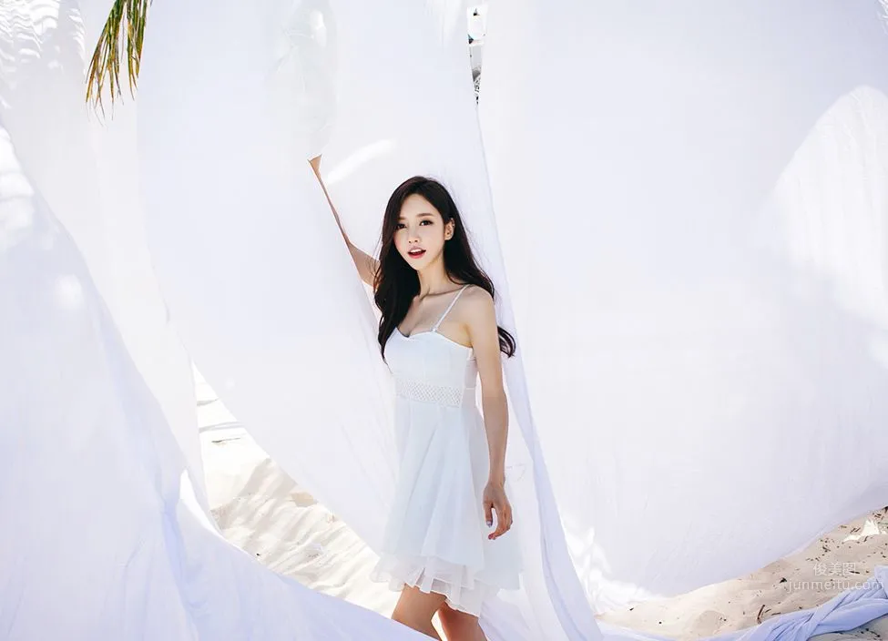 Son Yoon Joo, 2016 Beach Photo Series photo 6