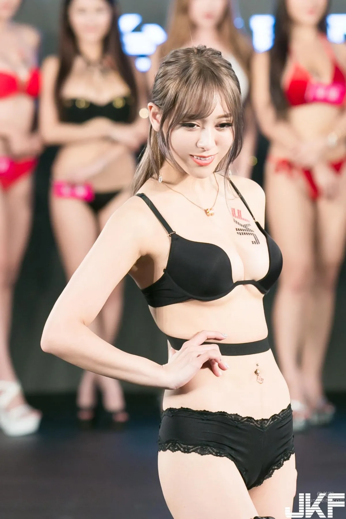最強遊行！比基尼女神全場狂歡！眼前美體環繞太幸福！ 63