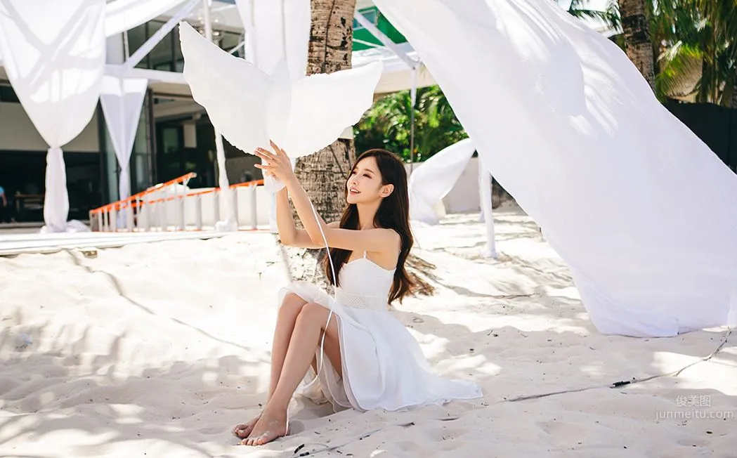 Son Yoon Joo, 2016 Beach Photo Series photo 10