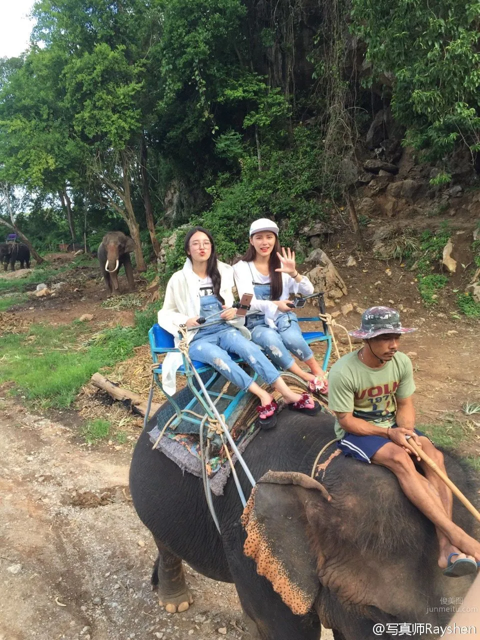 徐妍馨與陳大榕 印尼巴沙旅拍寫真 43