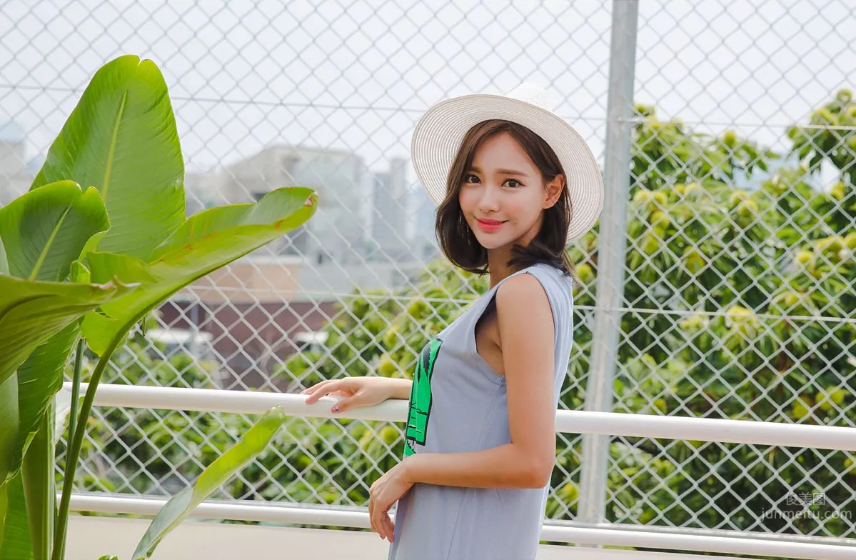 Korean Model Yeonjieun maybeach Casual Wear photo 20