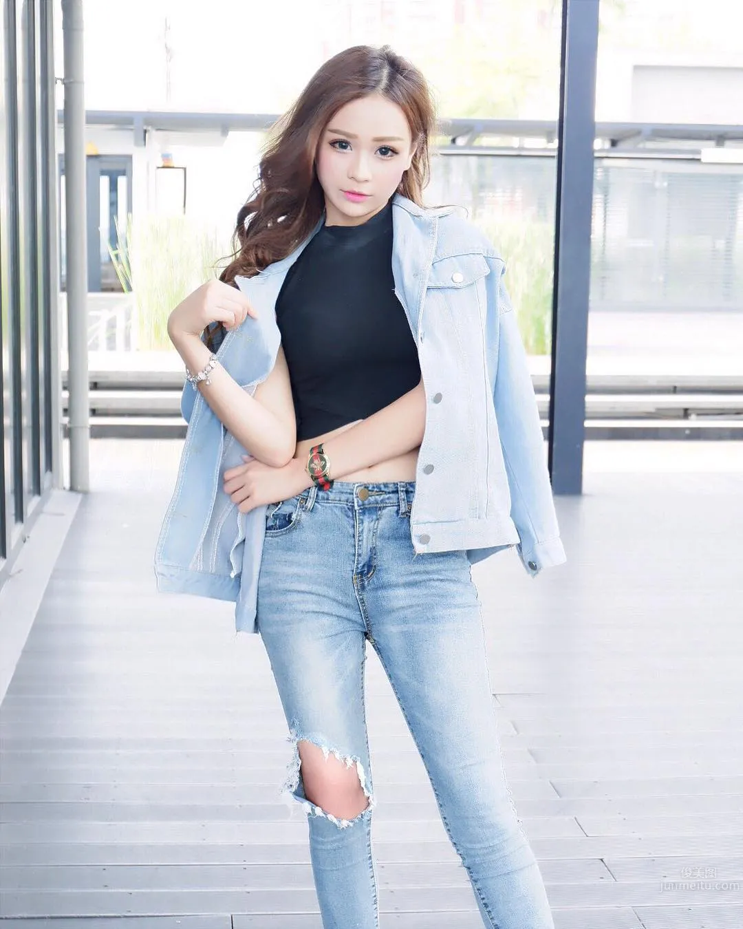Beautiful Makeup Artist Suki Yap, Proud Cleavage Hot Enough to Flip photo 20