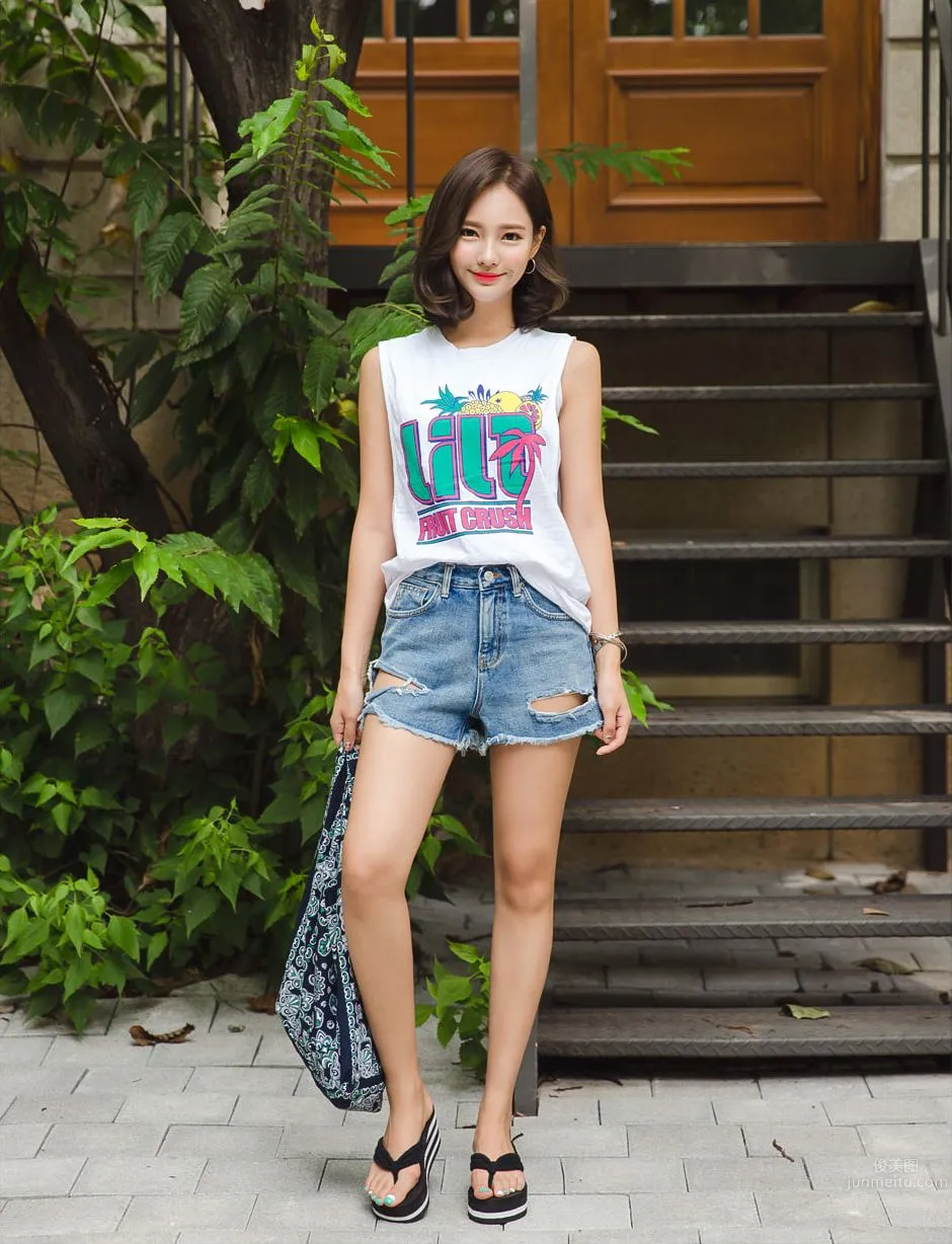 Korean Model Yeonjieun maybeach Casual Wear photo 9