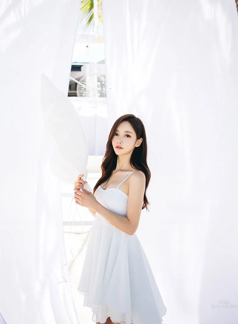 Son Yoon Joo, 2016 Beach Photo Series photo 4