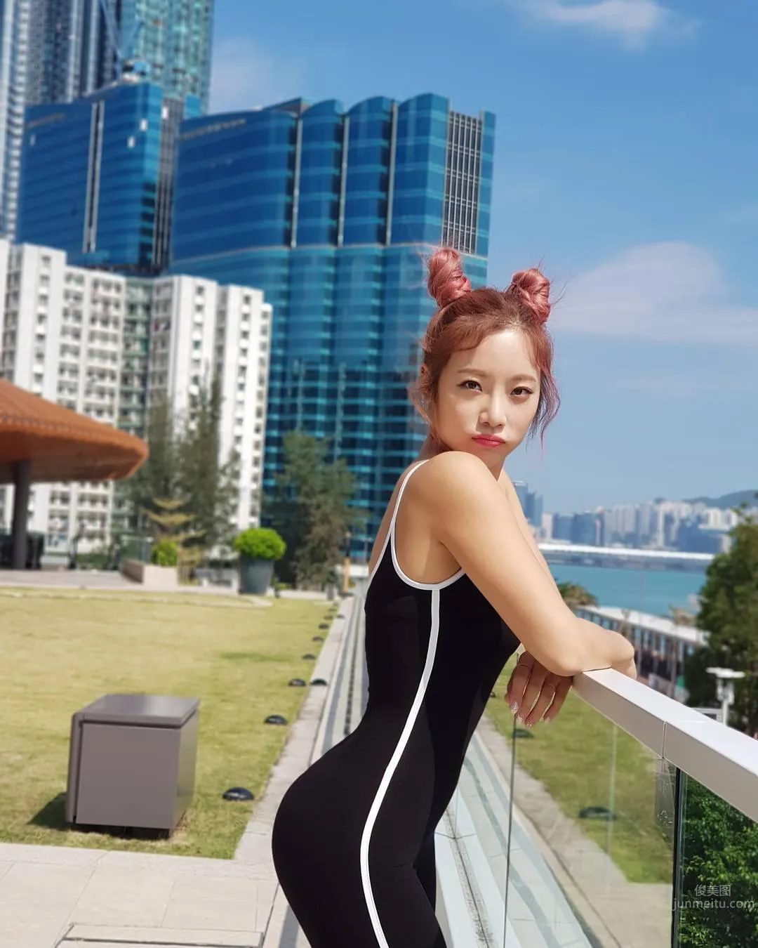 South Korea's Hottest Pilates Instructor, Hip Lifting Exercise Pose Too Outrageous photo 32