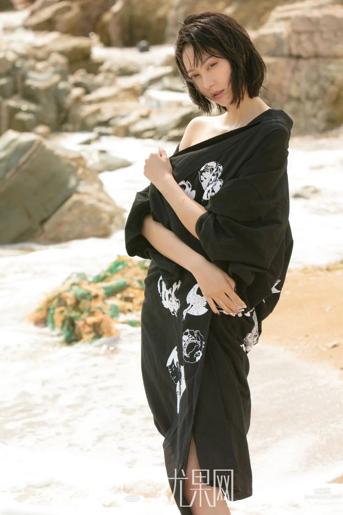 银剑女郎付艺轩 海边沙滩秀美腿_54