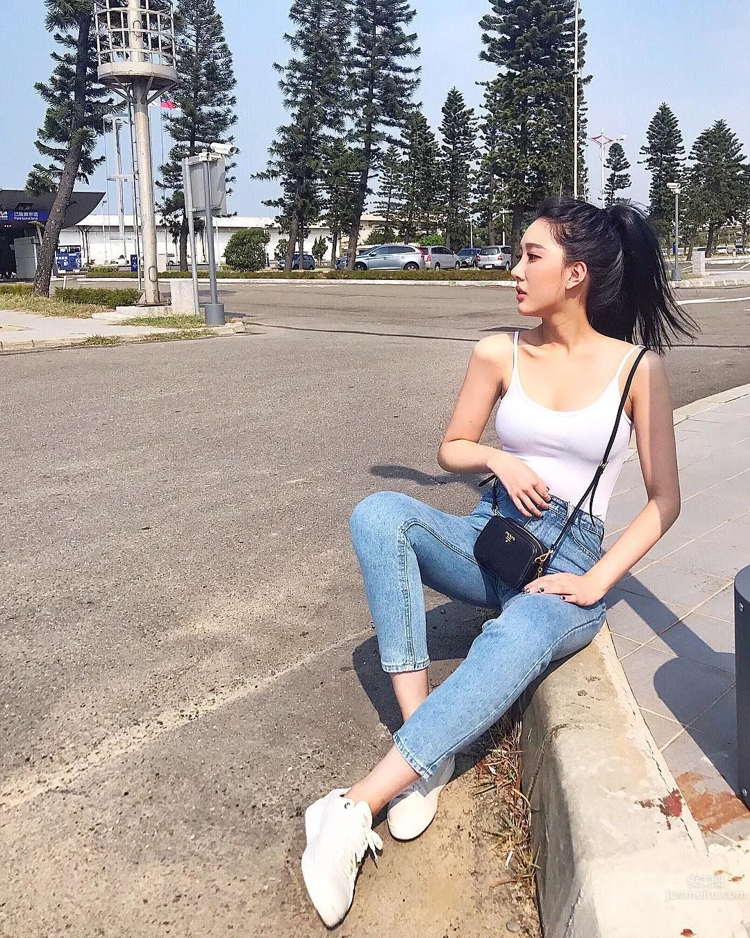 台灣正妹Karen Chao 牛仔褲背心超吸睛 20