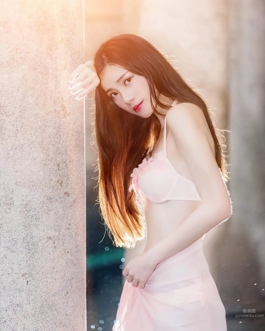 Dark-Faced Beauty Huang Shuting, Fair Beautiful Legs Extremely Dangerous photo 5