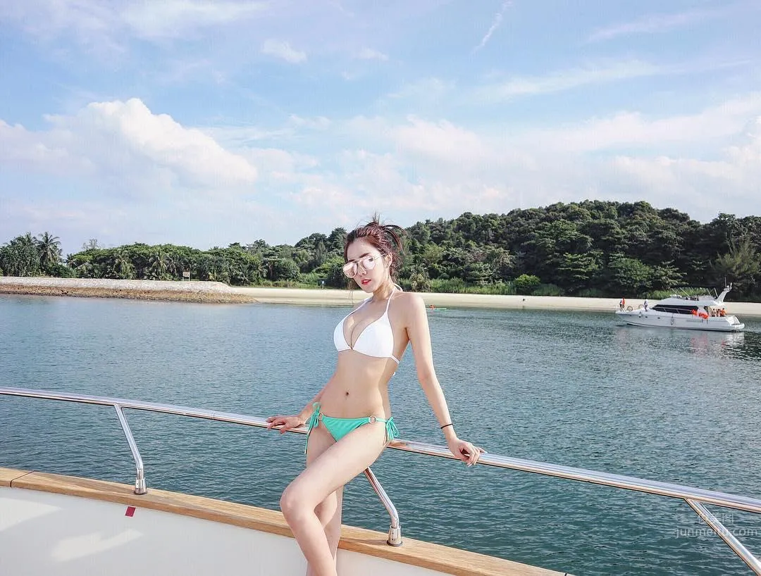 Bikini Beauty Huang Yuyi, You Cannot Look Away for a Second photo 28