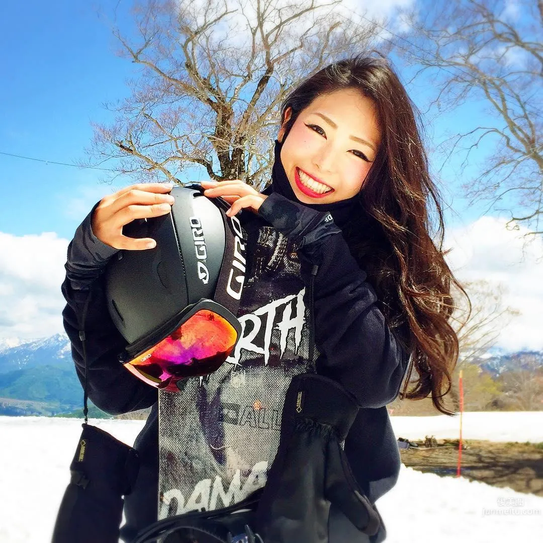 Climbs Mountains and Dives Seas! Sporty Beauty Riho Looks Amazing in Tight Bodysuit photo 21