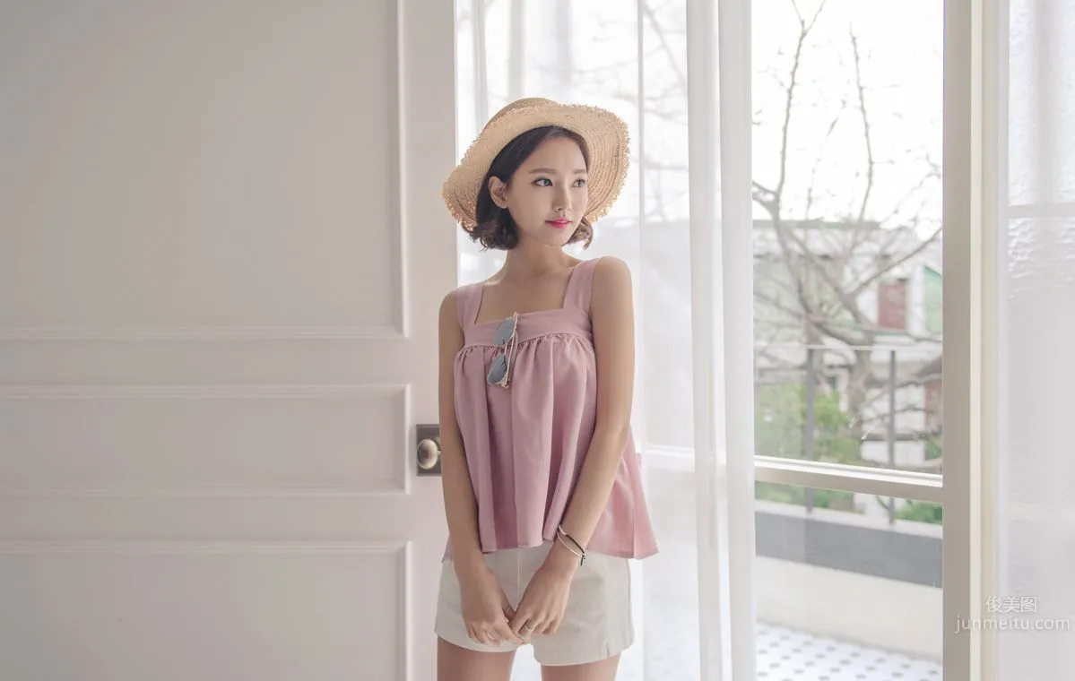 Korean Model Yeonjieun maybeach Casual Wear Series 3 photo 17
