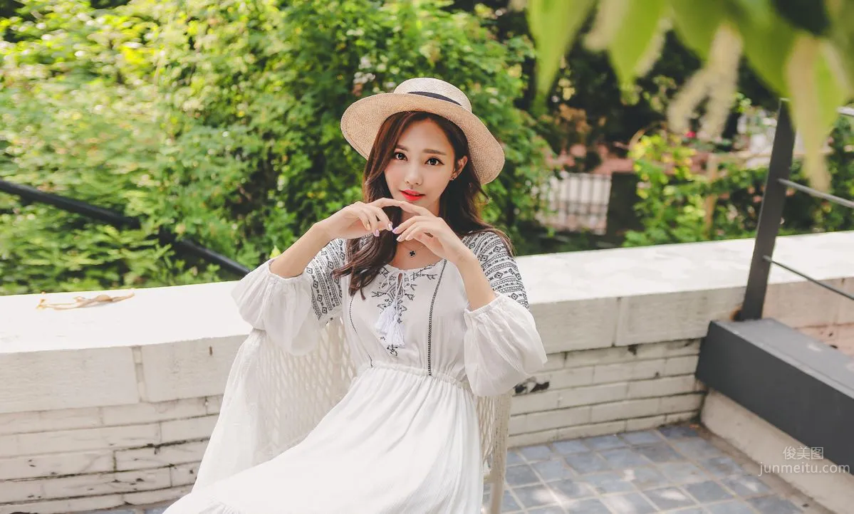 Korean Model Yeonjieun maybeach Casual Wear Series 3 photo 9