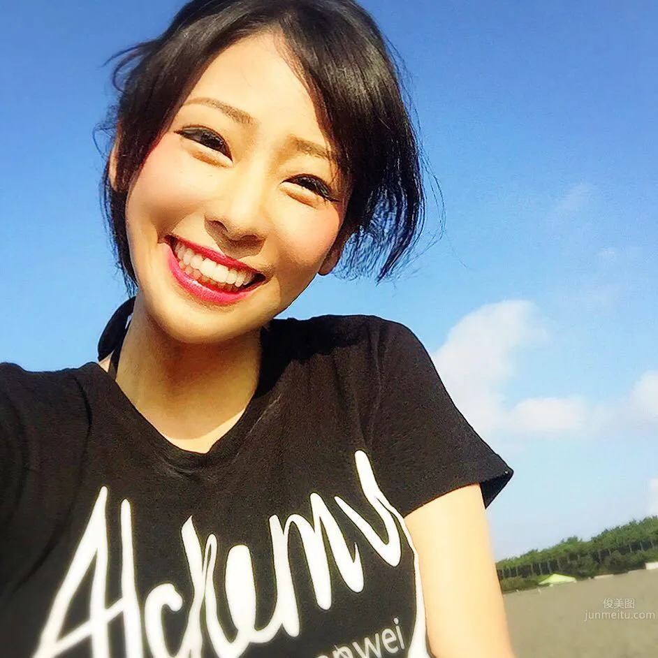 Climbs Mountains and Dives Seas! Sporty Beauty Riho Looks Amazing in Tight Bodysuit photo 19