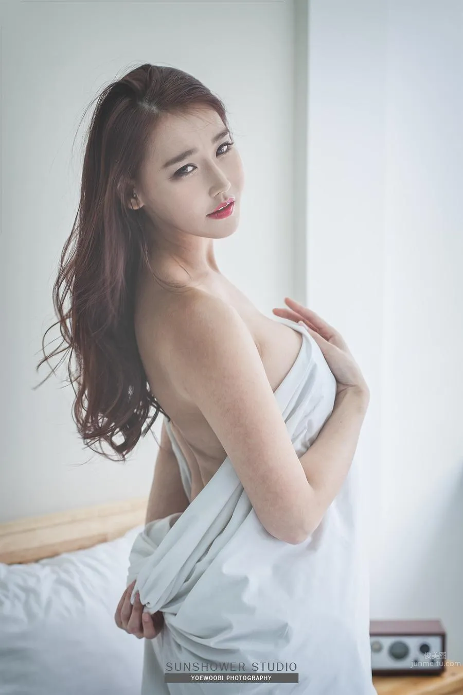 韓國車模李孝英 性感酥胸撩人出鏡 14