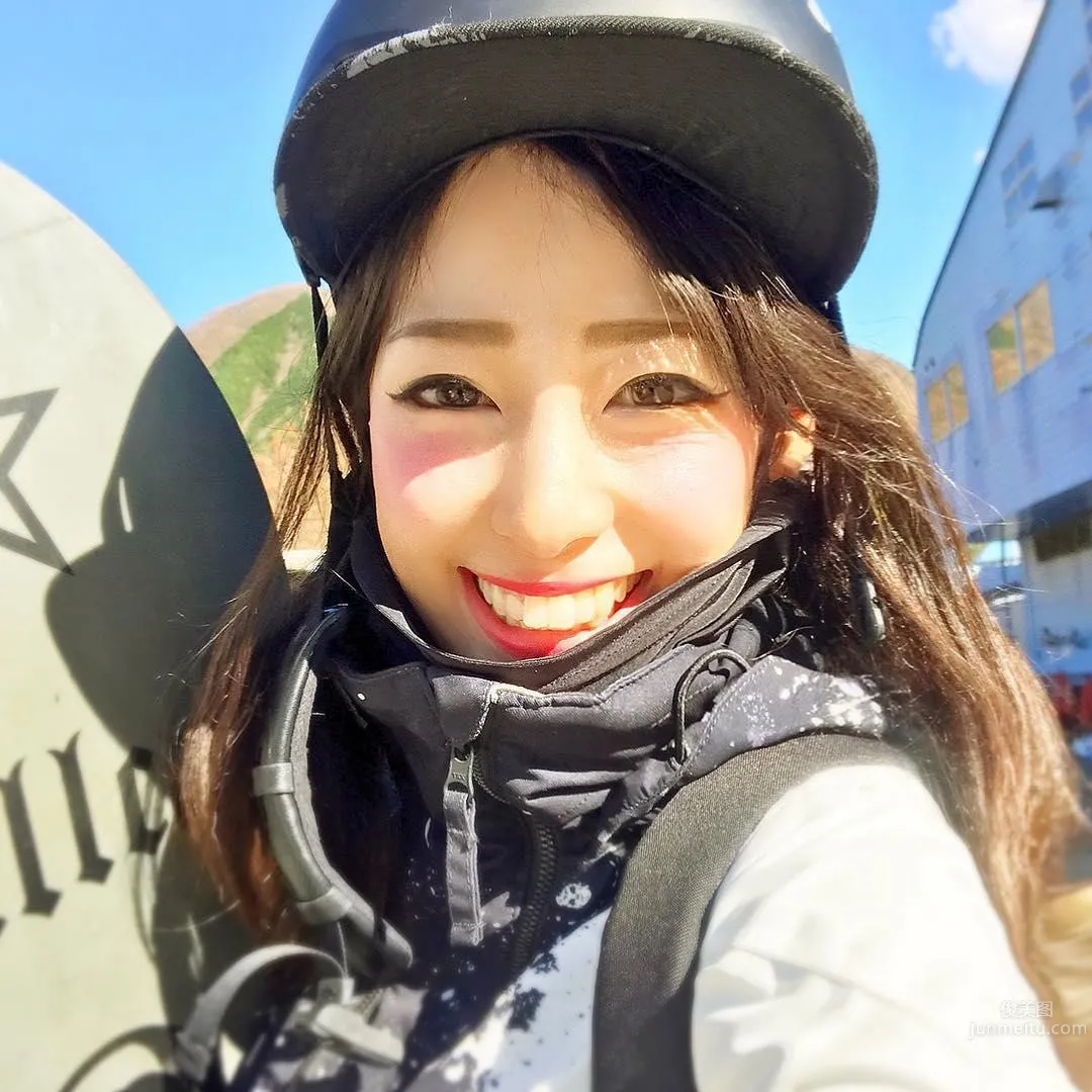 Climbs Mountains and Dives Seas! Sporty Beauty Riho Looks Amazing in Tight Bodysuit photo 35