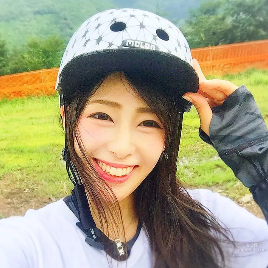 Climbs Mountains and Dives Seas! Sporty Beauty Riho Looks Amazing in Tight Bodysuit photo 18