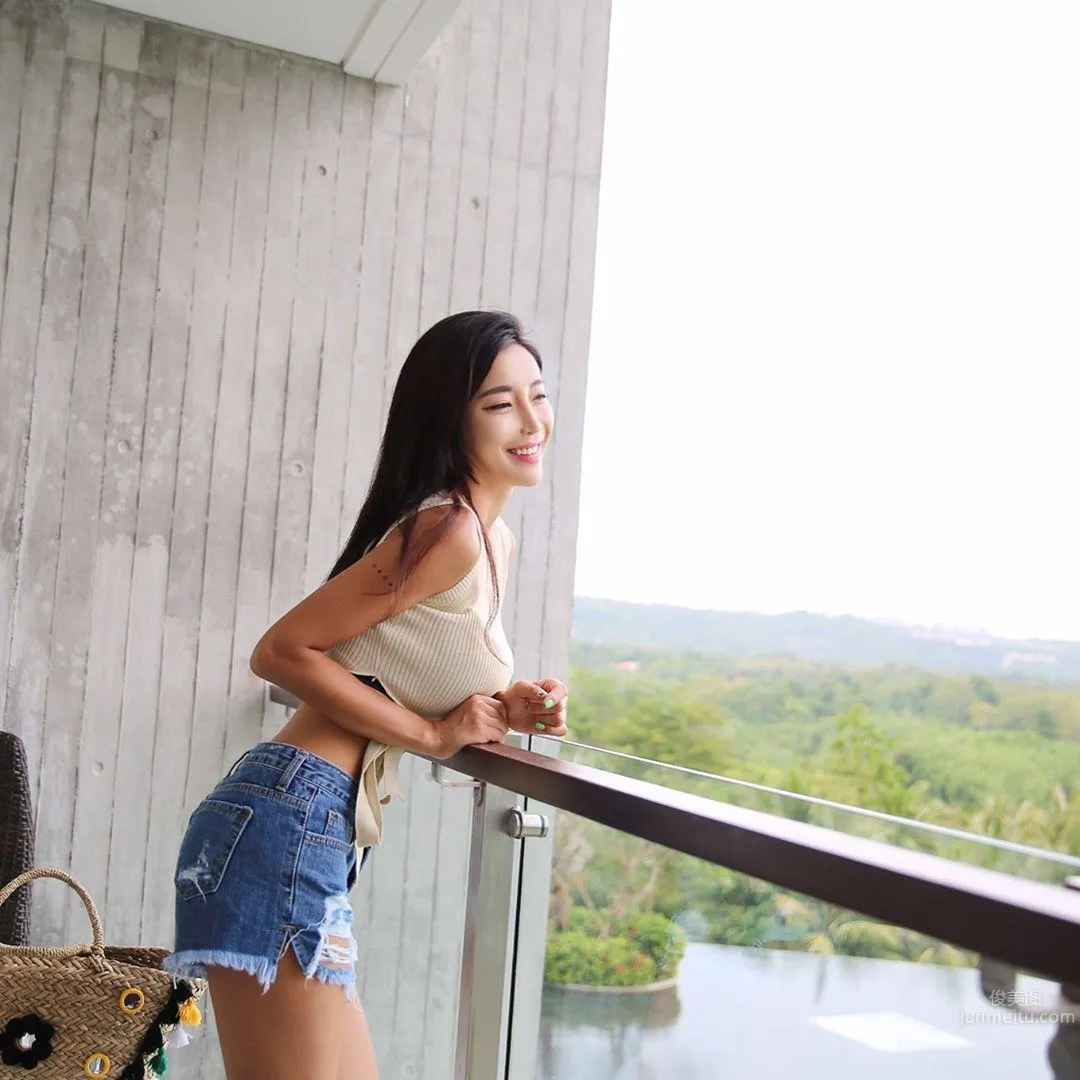 性感老板娘Kimyerim 令人窒息的好身材_1