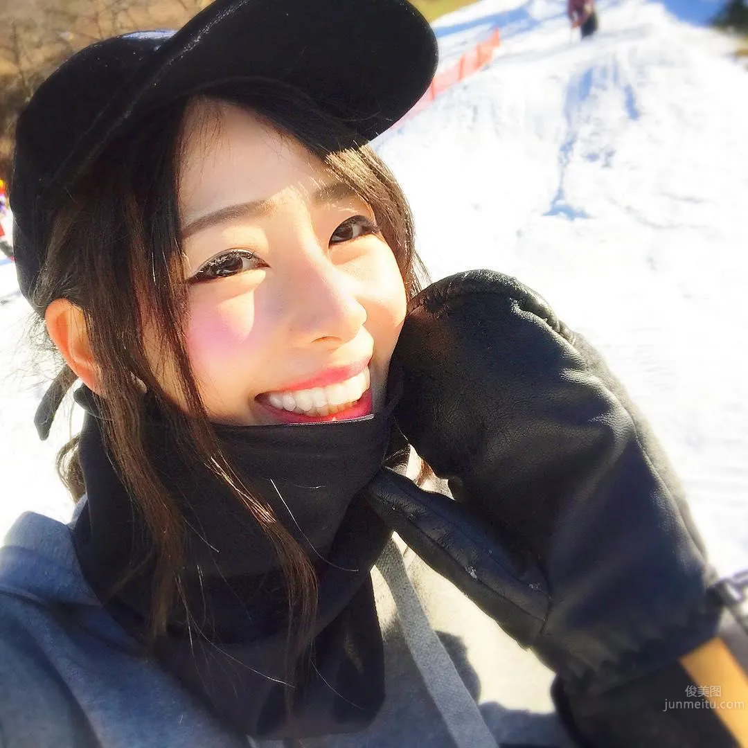 Climbs Mountains and Dives Seas! Sporty Beauty Riho Looks Amazing in Tight Bodysuit photo 34