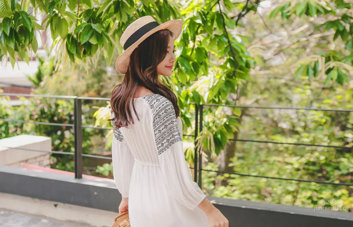 Korean Model Yeonjieun maybeach Casual Wear Series 3 photo 5