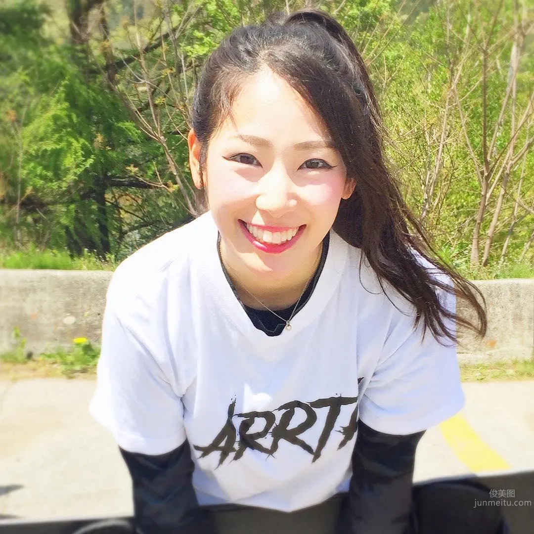 Climbs Mountains and Dives Seas! Sporty Beauty Riho Looks Amazing in Tight Bodysuit photo 11